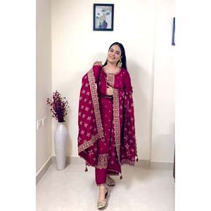 Magnifique haut et dupatta en satin pour soirée - Product Image 4