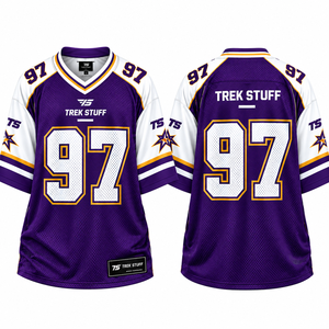 เสื้อฟุตบอลอเมริกันชายแบบสั่งทำพิเศษ ผ้าโพลีเอสเตอร์ 100% ระบายอากาศได้ดี แห้งเร็ว ต้านเชื้อแบคทีเรีย คอวี พิมพ์ลายแบบซับลิเมชั่น โลโก้สั่งทำได้ - Product Image 1