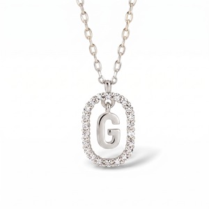Pendentif Lettre G Classique avec Breloque Ovale Diamantée en Or Massif 18K Unisexe pour Usage Quotidien - Product Image 2