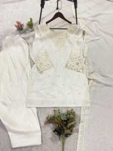 Conjunto de diseñador con bordado de lentejuelas y pedrería, con trabajo de recorte en seda romana y cristal, top con pantalón y dupatta, listo para usar. - Product Image 3