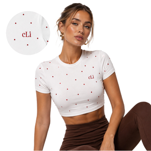 T-shirt basique pour femme orné de strass rouges, 100 % coton tricoté, personnalisable, décontracté, toutes saisons, coupe ajustée - Product Image 1
