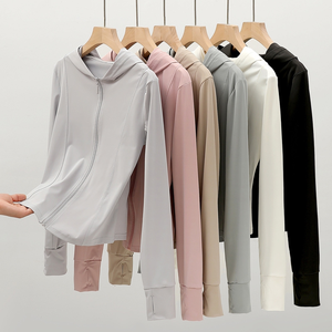 เสื้อแจ็คเก็ตบอมเบอร์กันแดดสำหรับผู้หญิง ป้องกันรังสียูวี UPF 50+ ดีไซน์ใหม่ ผ้าบาง นุ่ม ระบายอากาศได้ดี แห้งเร็ว ปักลายสวยงาม - Product Image 1