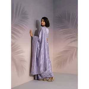 Sari en soie léger et festif, couleur framboise pure, avec broderie Leheriya et bordure à sequins, brodé, avec chemisier, pour mariages - Product Image 2