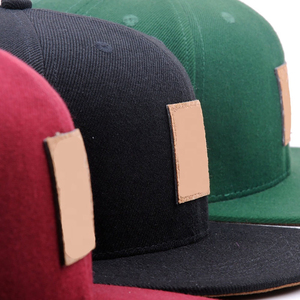 Gorra Snapback de 6 Paneles Verde y Roja, Color Sólido, Lona, Unisex, Casual, Cierre Trasero Ajustable, Talla Adulto 58-60CM - Product Image 4