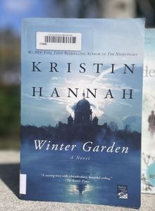 วินเทอร์ การ์เดน โดย คริสติน ฮันนาห์ หนังสือปกอ่อน นิยายประวัติศาสตร์ ดราม่าครอบครัวและเรื่องราวทางอารมณ์ - Product Image 3