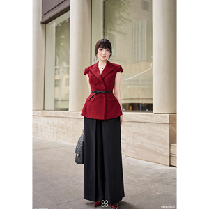 Chaleco Blazer Elegante de Tweed Rojo para Mujer, Diseño Personalizado para Oficina y Negocios, Doble Botonadura y Manga Casquillo, Modelo ELENA (ODM/OEM) - Product Image 2