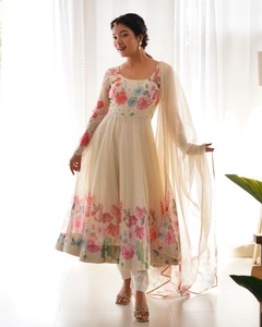 Ensemble Anarkali prêt-à-porter en organza de soie à imprimé numérique, avec broderie Badla Zari, coupe évasée, motif Kali, idéal pour les fêtes et mariages, infroissable - Product Image 1