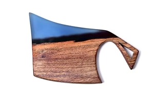 Tabla de cortar rectangular de madera de la más alta calidad con diseño de mango con incrustaciones azules, fabricada por S & SONS INTERNATIONAL - Product Image 5