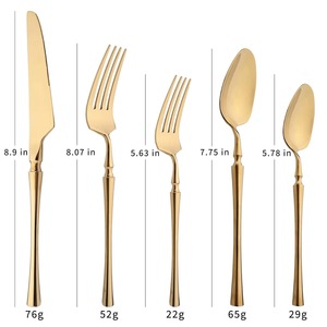 Juego de cubiertos de acero inoxidable de alta calidad en tonos cálidos para uso comercial y personal. - Product Image 2