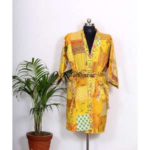 Kimono Vintage Orgánico 100% Algodón Puro Kantha Acolchado Hecho a Mano con Parches Indios y Cinturón - Product Image 1