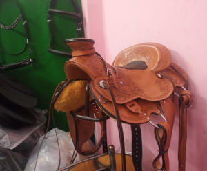 100% cuir véritable Western Roping Ranch cheval selle écologique plaine teint cheval selles avec sculpture à la main - Product Image 3