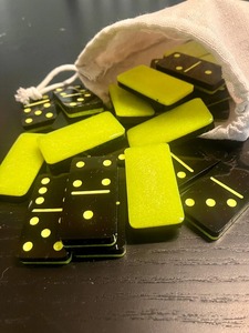 Jeu de dominos en résine double six, cadeau avec boîte personnalisée, fabrication sur mesure, mini dominos de haute qualité, écologiques - Product Image 2