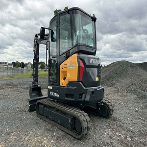 Mini-excavatrice Hyundai avec capacités de creusement pratiques pour les projets de jardinage, les travaux de drainage et la préparation des fondations - Product Image 3