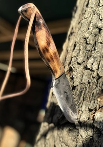 Cuchillo de caza forjado a mano con hoja fija, de acero inoxidable, punta de clip, mango de madera, grado industrial, OEM disponible, 3 años de garantía. - Product Image 2