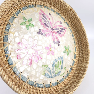Bandeja de ratán hecha a mano con incrustaciones de concha de capiz, bandeja decorativa estilo boho para servir, decoración para el hogar, para mesa, de Vietnam. - Product Image 3