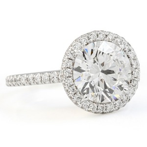 Bague de fiançailles et d'anniversaire en or jaune plaqué rhodium avec halo double bordé de diamants de laboratoire ronds de 2,78 carats - Product Image 1