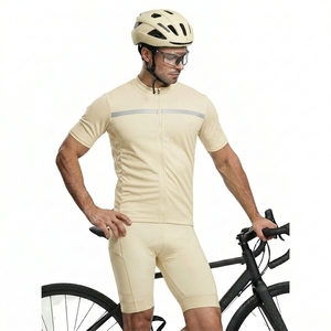 Ensemble de tenue de cyclisme personnalisé avec étiquette sur mesure, maillot et short de cyclisme au design personnalisé - Product Image 6
