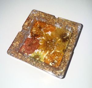Cendrier en résine de luxe à coupelle profonde, conçu pour les accessoires de fumage de cigarettes et de cigares, et la décoration de table - Product Image 1
