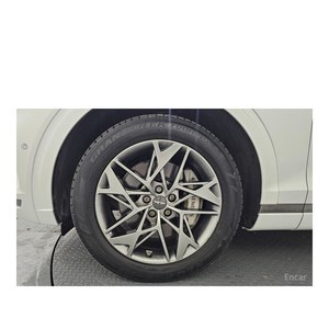 Genesis GV70 2.5T essence 2024, transmission intégrale, 43 284 km, norme d'émission Euro V, boîte automatique, sièges en cuir, conduite à gauche, caméra de recul - Product Image 5