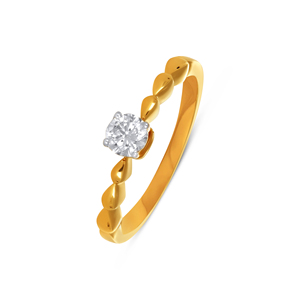 Anillo de Diamantes Solitario Radiant Embrace con Halo de Lujo en Acabado Dorado con Doble Banda Pavé y Diamante Central Audaz - Product Image 1
