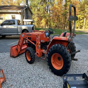 Nuevo Producto 2024, Tractor Agrícola de Ruedas 4x4 de 100hp, 120hp, 140hp, 160hp, 180hp, Ideal para Granjas - Product Image 1