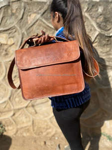 Sac messager pour ordinateur portable 9*11 pouces unisexe fait à la main en cuir de chèvre véritable avec motif de bonbons - Product Image 3