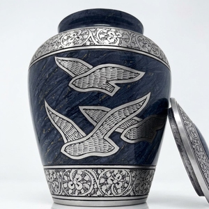 Urna Funeraria de Aluminio Azul Marino al por Mayor con Diseño de Águila y Pájaros en Vuelo, Recuerdo Conmemorativo para Cenizas de Adultos - Product Image 2