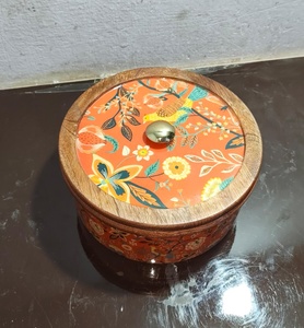 Casserole ronde en bois moderne avec motif floral émaillé, couvercle en acier inoxydable avec insert en verre, écologique, diamètre 24 cm - Product Image 1