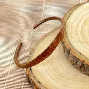 Brazalete Magnético de Cobre Martillado Hecho a Mano, Chapado en Oro Natural Puro para Terapia de Artritis o Regalo, Artesanía en Metal - Product Image 5