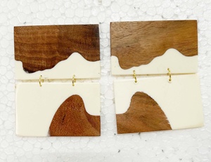 Pendientes rectangulares de resina de madera de acacia, joyería clásica de madera hecha a mano en línea para mujeres y niñas para fiestas - Product Image 1