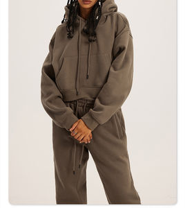 Hoodies courts tricotés personnalisés pour femme, hiver, haute qualité, couleur unie, décontractés, coupe oversize, épaules tombantes, logo frontal, 100% coton - Product Image 4