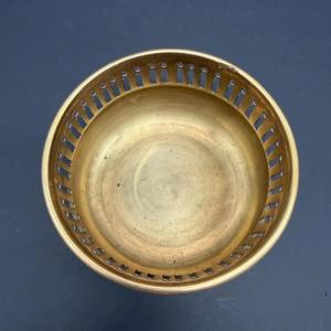 Mini maceta de latón con acabado dorado, perfecta para eventos, decoración de mesas auxiliares y uso en interiores del hogar, procedente de la India. - Product Image 6