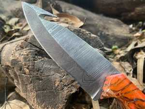 Couteau à dépecer à pointe tombante, lame en acier au carbone, manche en bois, épaisseur 0,6 mm, bord biseauté, étui en cuir - Product Image 5