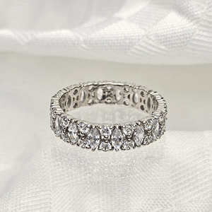 Anillo de Eternidad con Diamantes Cultivados en Laboratorio Certificados por IGI, Anillo de Boda Marquise de Diamantes Creados en Laboratorio en Oro Blanco de 18K Personalizado, Joyería para Mujer - Product Image 6