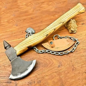 ขวานโทมาฮอว์กด้ามไม้ หัวเหล็กสแตนเลส อุปกรณ์เอาตัวรอดกลางแจ้ง - Product Image 1