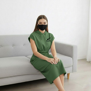 Conjunto de faldas personalizadas OEM de alta calidad para mujer, top corto con capucha y estampado de logotipo informal, conjunto de faldas con capucha para invierno. - Product Image 6