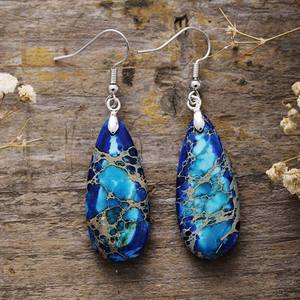 Boucles d'oreilles en résine écologiques faites à la main, motif bleu, crochet argenté, bijoux traditionnels, accessoire de mode, artisanat - Product Image 3