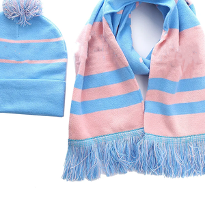 Ensemble bonnet et écharpe d'hiver personnalisés en jacquard acrylique Gamma Phi Delta Sorority – Bonnet tricoté avec symboles et écharpe douillette – Tenue universitaire - Product Image 4