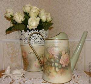 Bidon d'eau galvanisé décoratif avec motif en émail peint à la main, parfait pour les cuisines de ferme rustiques, les patios et les jardins. - Product Image 2