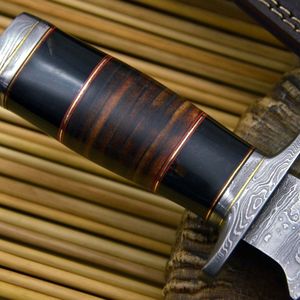 Nuevo Cuchillo de Caza Multiusos Hecho a Mano de Acero de Damasco y Cobre, Hoja Fija de 8 Pulgadas, Alta Dureza, Mango con Guarda de Resina y Cobre - Product Image 2