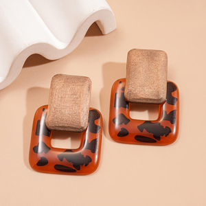 Pendientes de Aro con Forma de Campana, Estilo Vintage, Resina Ámbar, Imitación de Perla, Resistentes al Agua, Regalo - Product Image 6