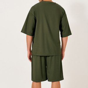Vêtements de sport confortables au quotidien, t-shirt à manches courtes pour homme, style moderne, confortable et durable, ensemble de shorts pour homme en gros - Product Image 1