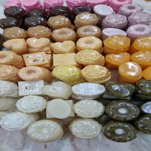 Savon hydratant blanchissant artisanal à base de plantes 100% naturel et biologique pour peaux sèches, certifié sans savon, échantillon gratuit, service d'étiquetage privé - Product Image 4