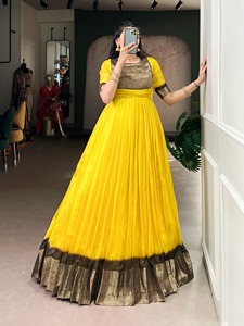 Robe longue/Maxi/Robe en coton mélangé enrichi par un tissage Zari classique et une doublure en soie pour festival ou événement - Product Image 1