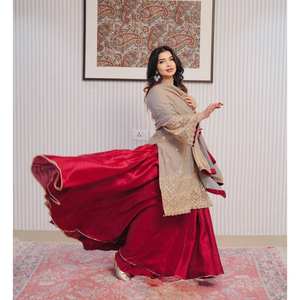 Conjunto de Lehenga Choli de Seda de Diseñador con Bordado de Lentejuelas, Talla XL para Boda - Product Image 2