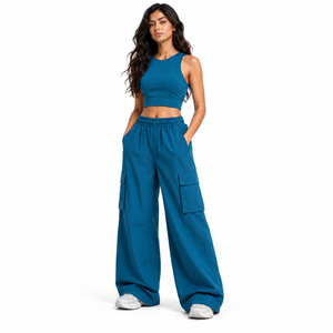 Conjunto de Dos Piezas para Mujer: Top Corto Tejido Azul Turquesa y Pantalones Cargo de Pierna Ancha con Cintura Elástica, Estilo Casual Urbano - Product Image 1