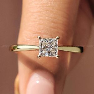 Bague de fiançailles solitaire en argent 925 avec diamant taille princesse de 0,50 à 3,00 carats, couleur E, pureté VS, sertissage cathédrale, pour femme - Product Image 3