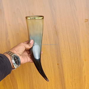 Cuerno para Beber Tallado a Mano con Grabados Intrincados de Temática Vikinga para la Venta en Tiendas de Miel y Artículos Vikingos - Product Image 4