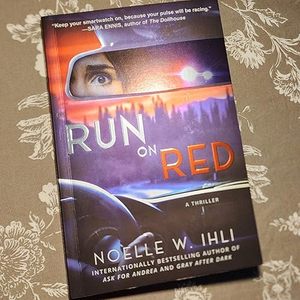 Run on Red de Noelle W. Ihli, Libro en Inglés, Edición Peperback, Libro de Suspenso y Misterio - Product Image 2