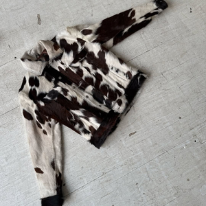 Chaqueta de Piel Sintética para Mujer, Estampado de Vaca, Cuello Alto, Manga Larga, Abrigo Cálido de Invierno, Cierre de Botones, Material Grueso, Corta e Informal - Product Image 1